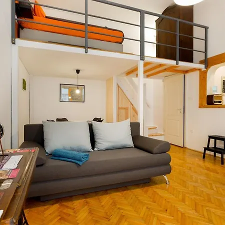 Kis Aldebaran A Little Jewel In The Center Of