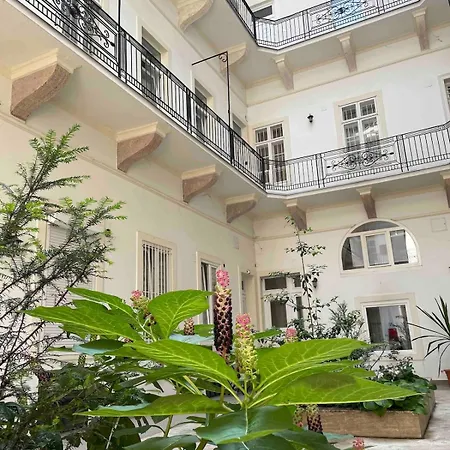 Kis Aldebaran A Little Jewel In The Center Of * Budapest