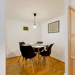 Kis Aldebaran A Little Jewel In The Center Of *