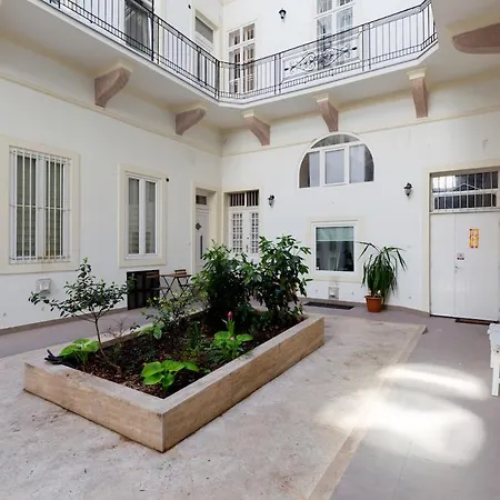 아파트 Kis Aldebaran A Little Jewel In The Center Of